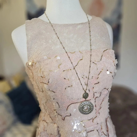 Eva Franco Sugarberry Sequin Lace Mini Dress Size 8 Blush Pink Hand-Embellished - Picture 11 of 16